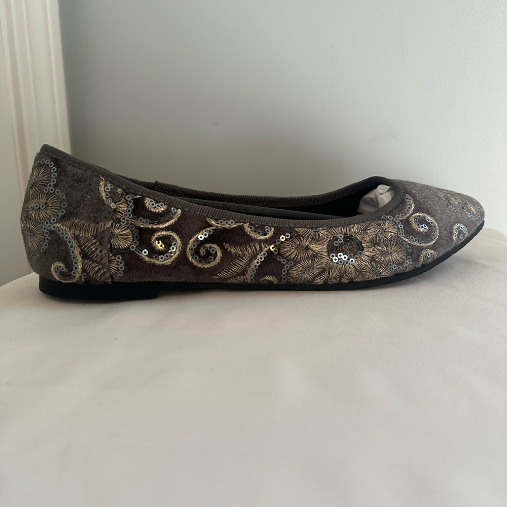 Naughty Monkey Yuna Embroidered Gray Flats